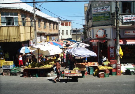 A má estrutura e dificuldades enfretandas pelos comerciantes na "Feirinha do Japão"